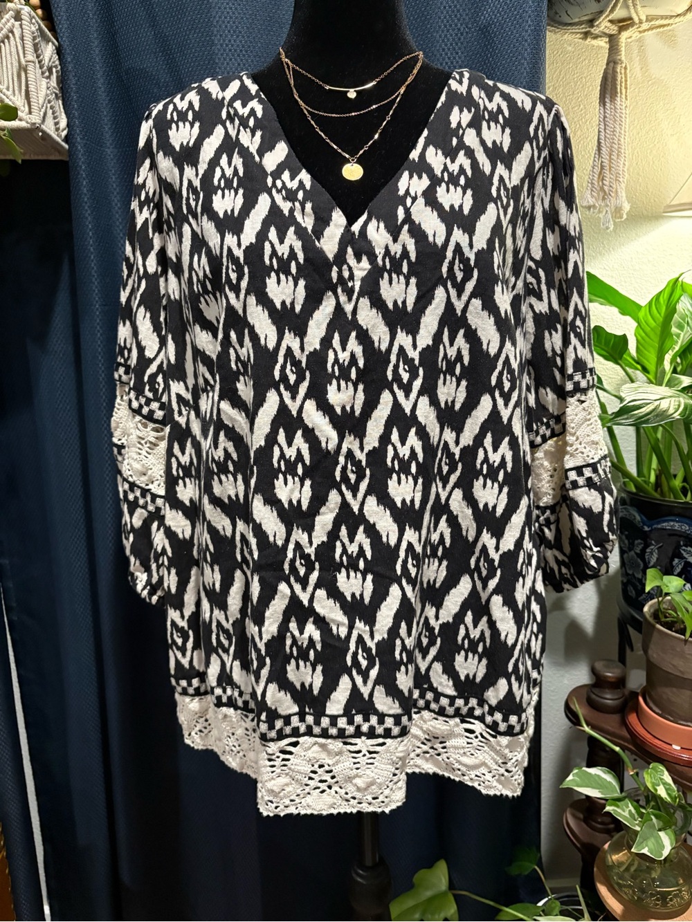Cynthia Rowley Black & Ivory V-Neck Patterned Tunic with Lace Trim